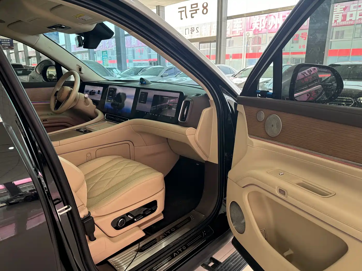AITO Wenjie AITO M9 2024 Extended Range Ultra 42kWh 6-Seater фото 9