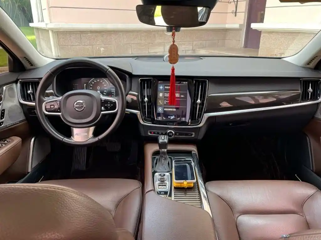 Фото 8 - Volvo S90