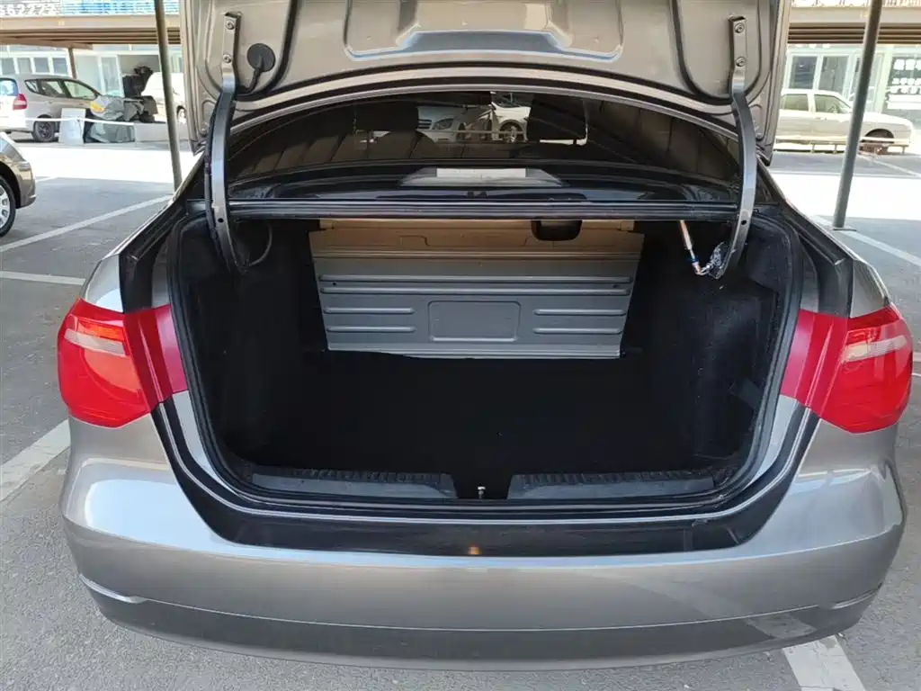 Volkswagen Jetta 2015 Quality Edition 1.4L Manual Fashion фото 19