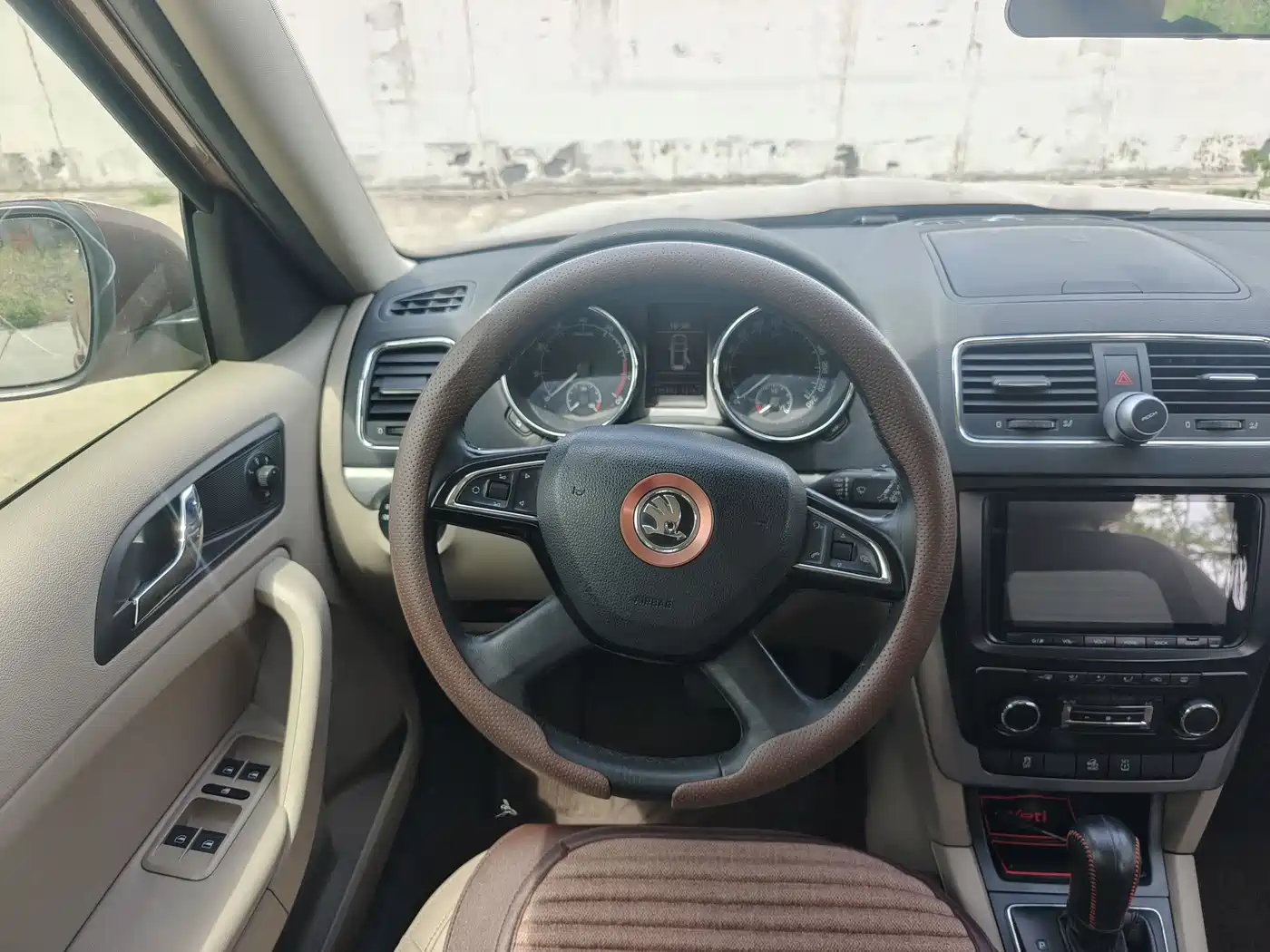 Škoda Yeti 2014 1.8TSI DSG Polar Edition фото 10