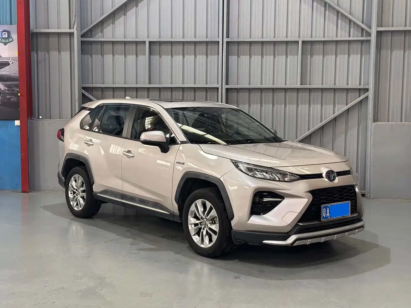 Toyota Wildlander 2020 Dual Engine 2.5L E-CVT FWD Luxury фото 3