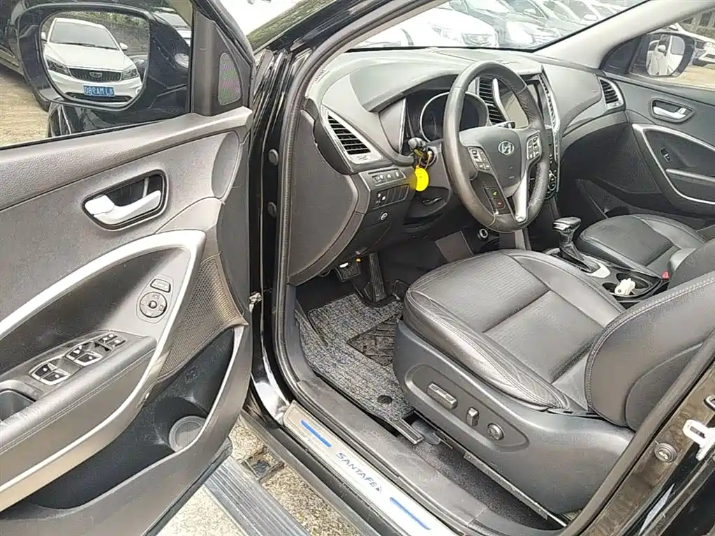 Hyundai Santa Fe 2013 Model 2.4L Automatic 2WD Smart фото 16