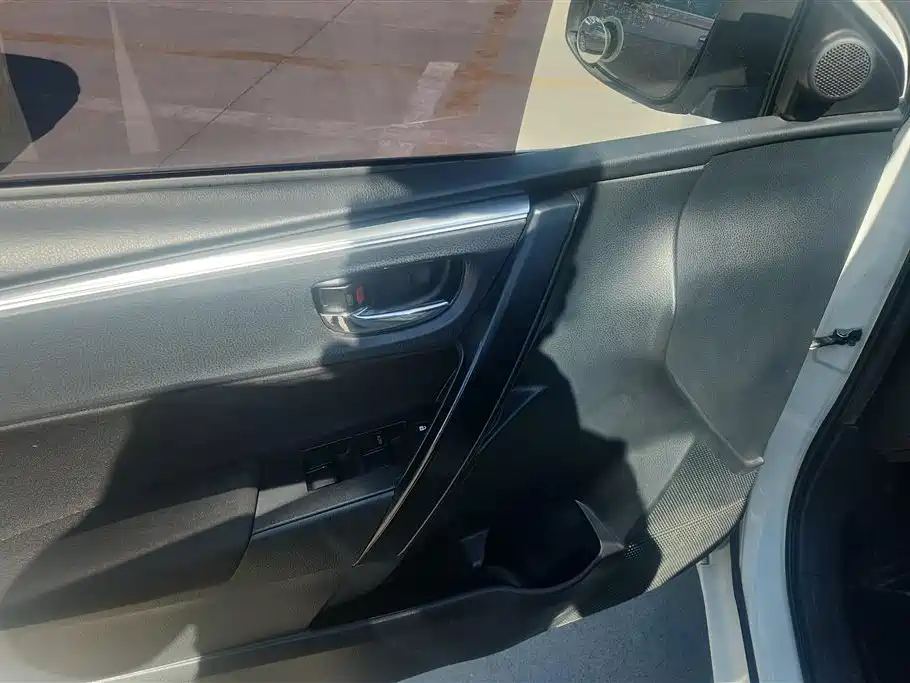 Toyota Corolla 2018 1.2T S-CVT GL Smart Edition фото 7