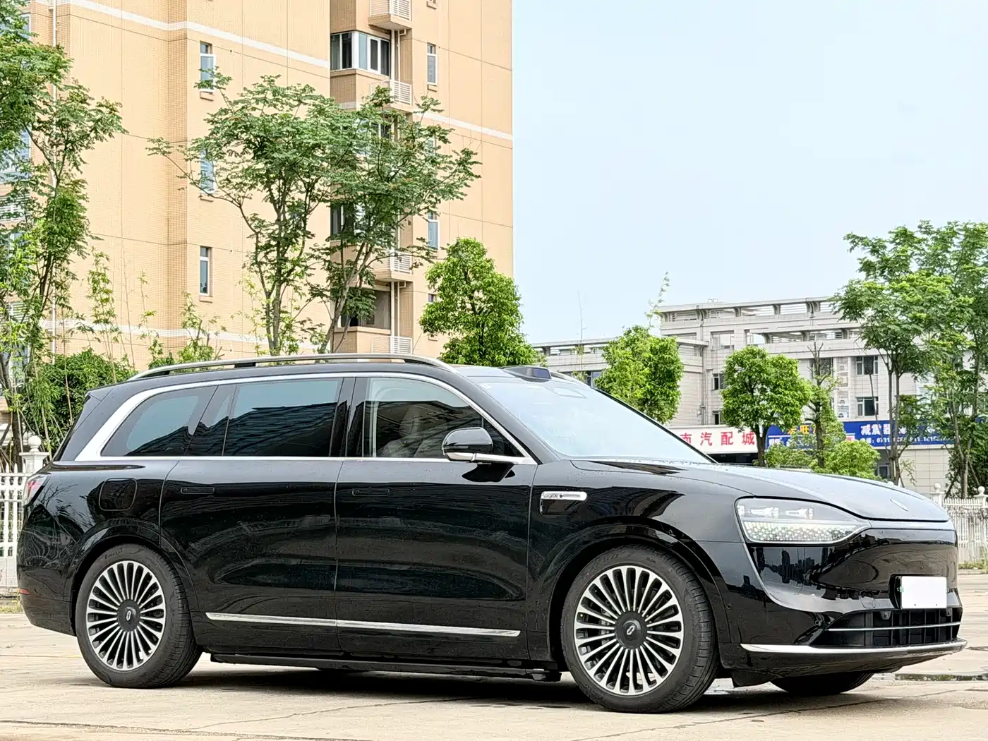 AITO Wenjie AITO M9 2025 Extended Range Ultra 52kWh 6-Seater фото 3