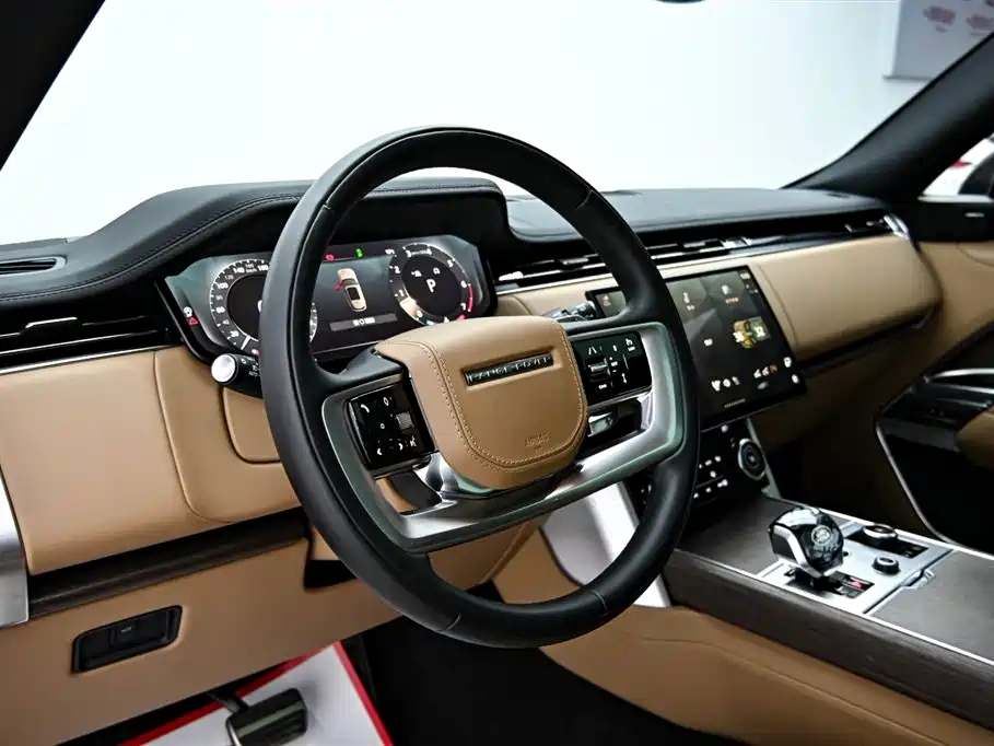 Land Rover Range Rover 2023 3.0 L6 360PS Golden Age Edition фото 16