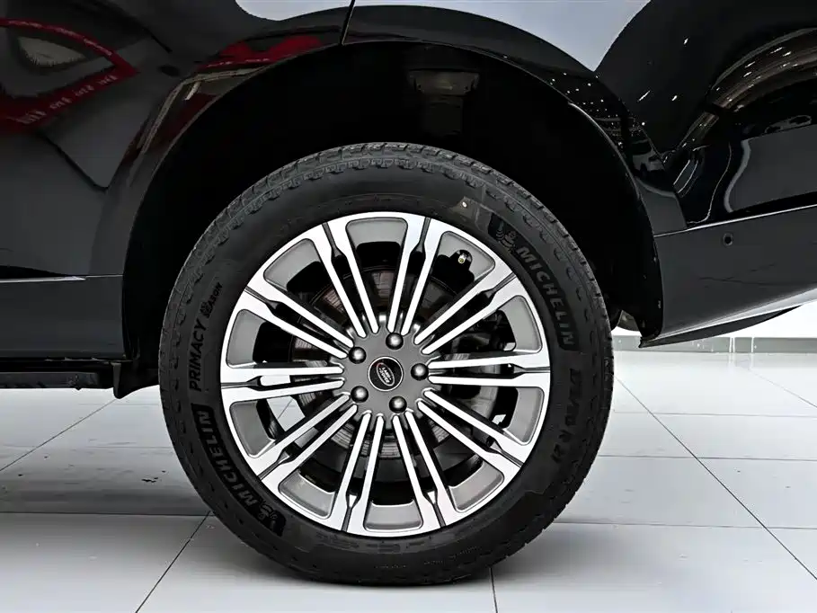 Land Rover Range Rover 2023 3.0 L6 360PS Golden Age Edition фото 36