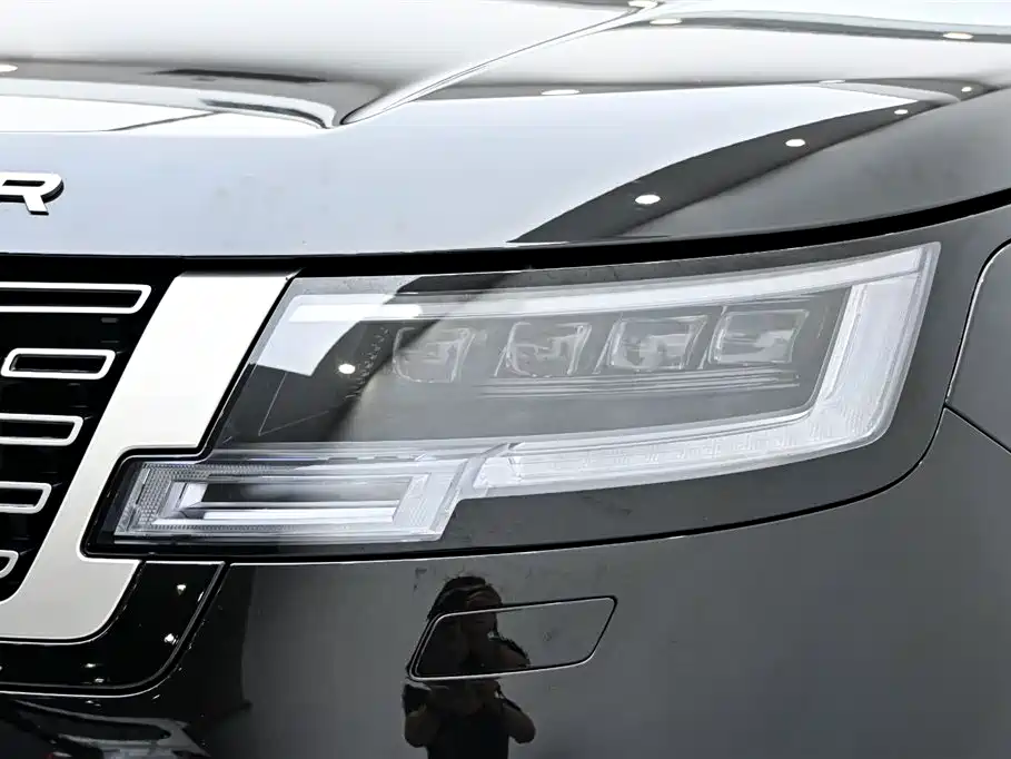 Land Rover Range Rover 2023 3.0 L6 360PS Golden Age Edition фото 9