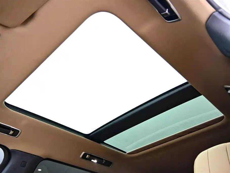 Land Rover Range Rover 2023 3.0 L6 360PS Golden Age Edition фото 32