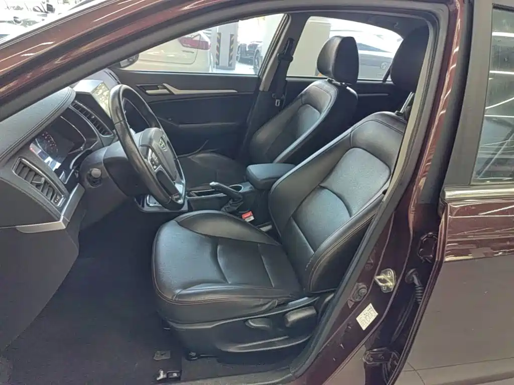 Фото 15 - Geely Vision