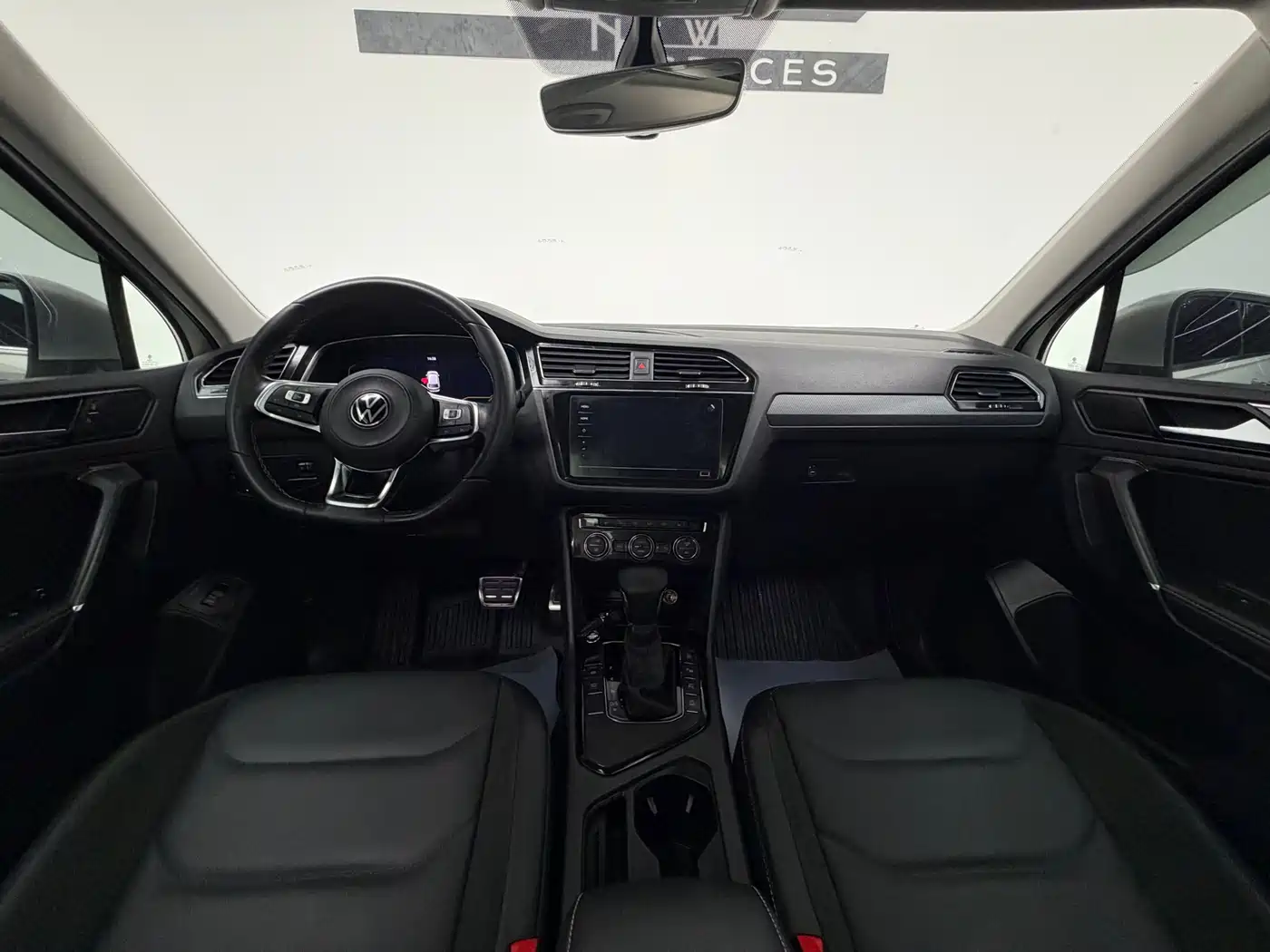 Volkswagen Tiguan L 2021 330TSI Automatic 2WD R-Line Premium фото 13