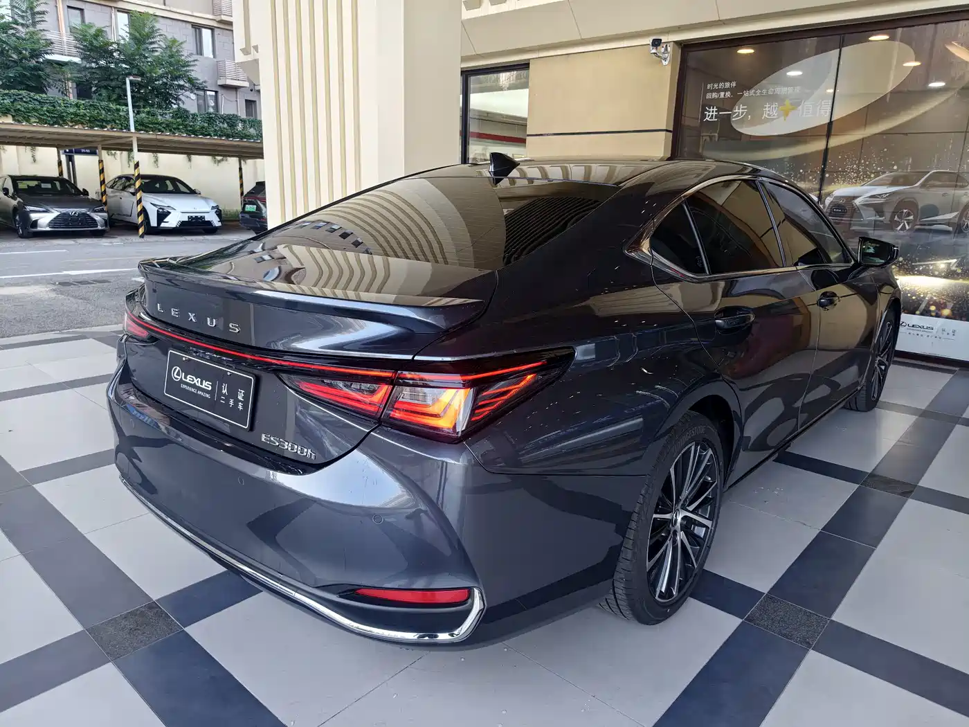 Lexus ES 2025 2025 300h Ultimate Edition