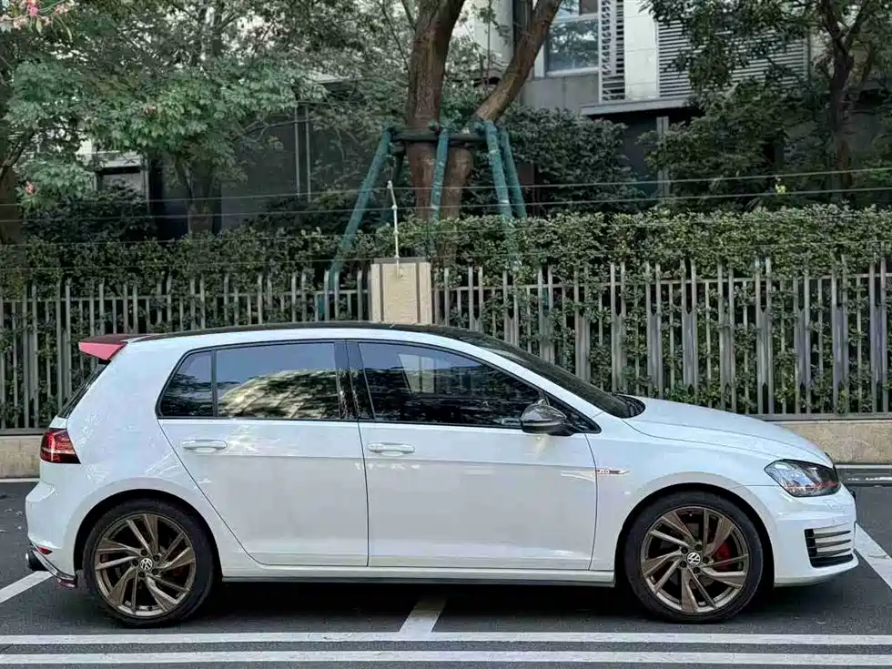 Volkswagen Golf 2016 1.6L Automatic Comfort фото 5