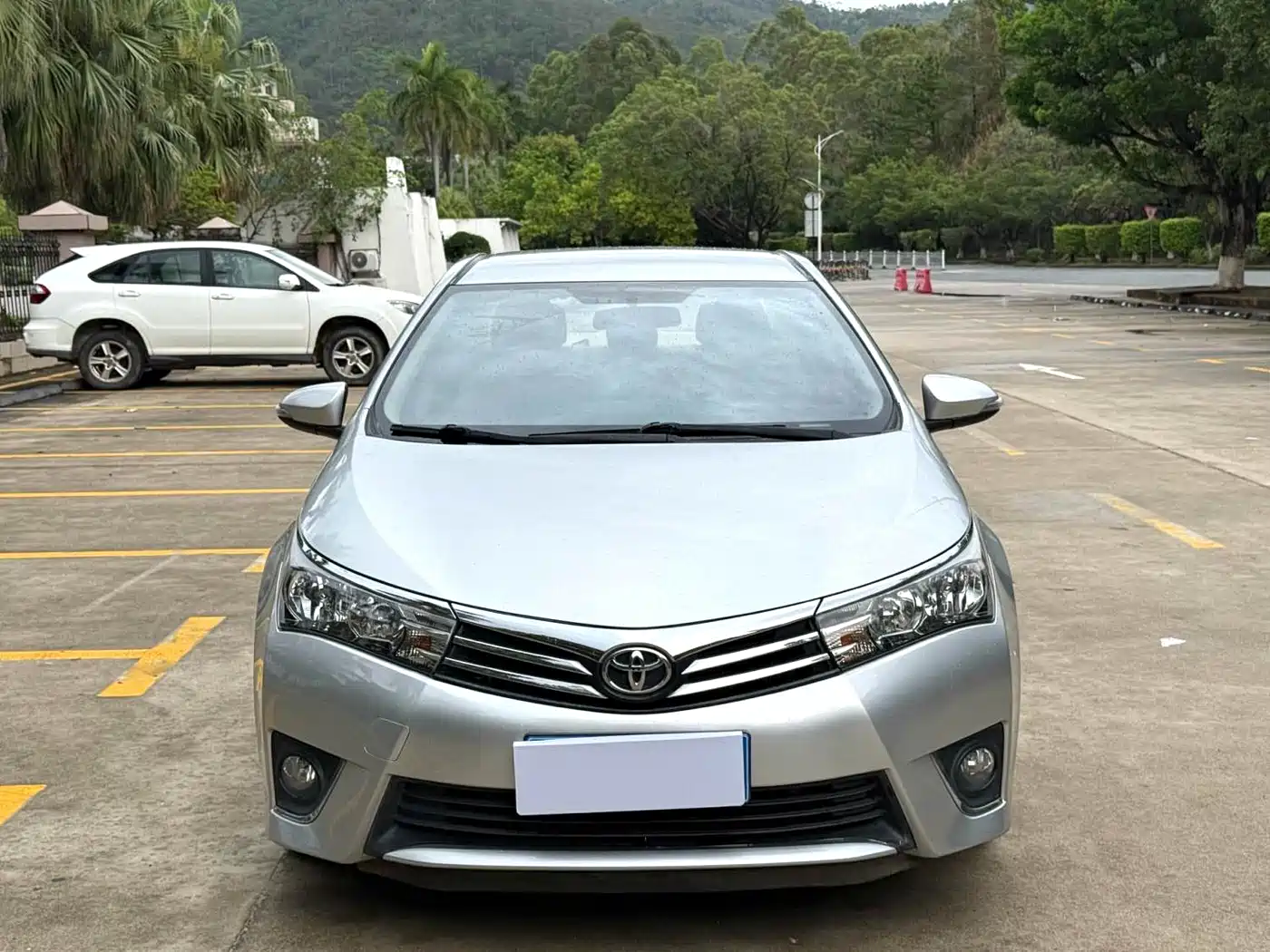 Toyota Corolla 2014 1.6L CVT GL фото 2