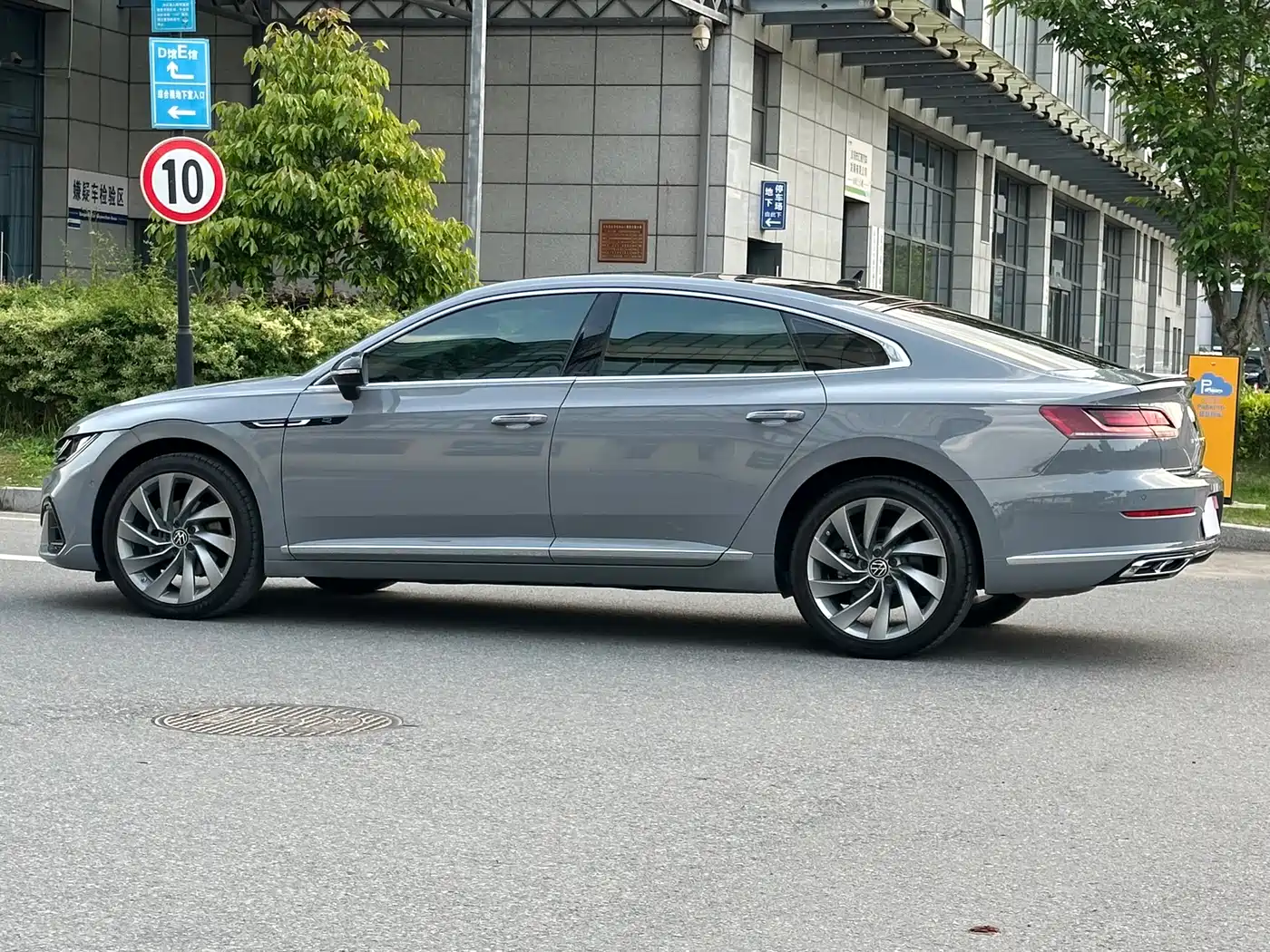 Volkswagen FAW-Volkswagen CC 2023 380TSI Eye-catching Edition фото 12