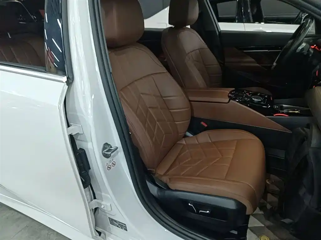 BMW 5 Series 2024 525Li M Sport Package фото 25
