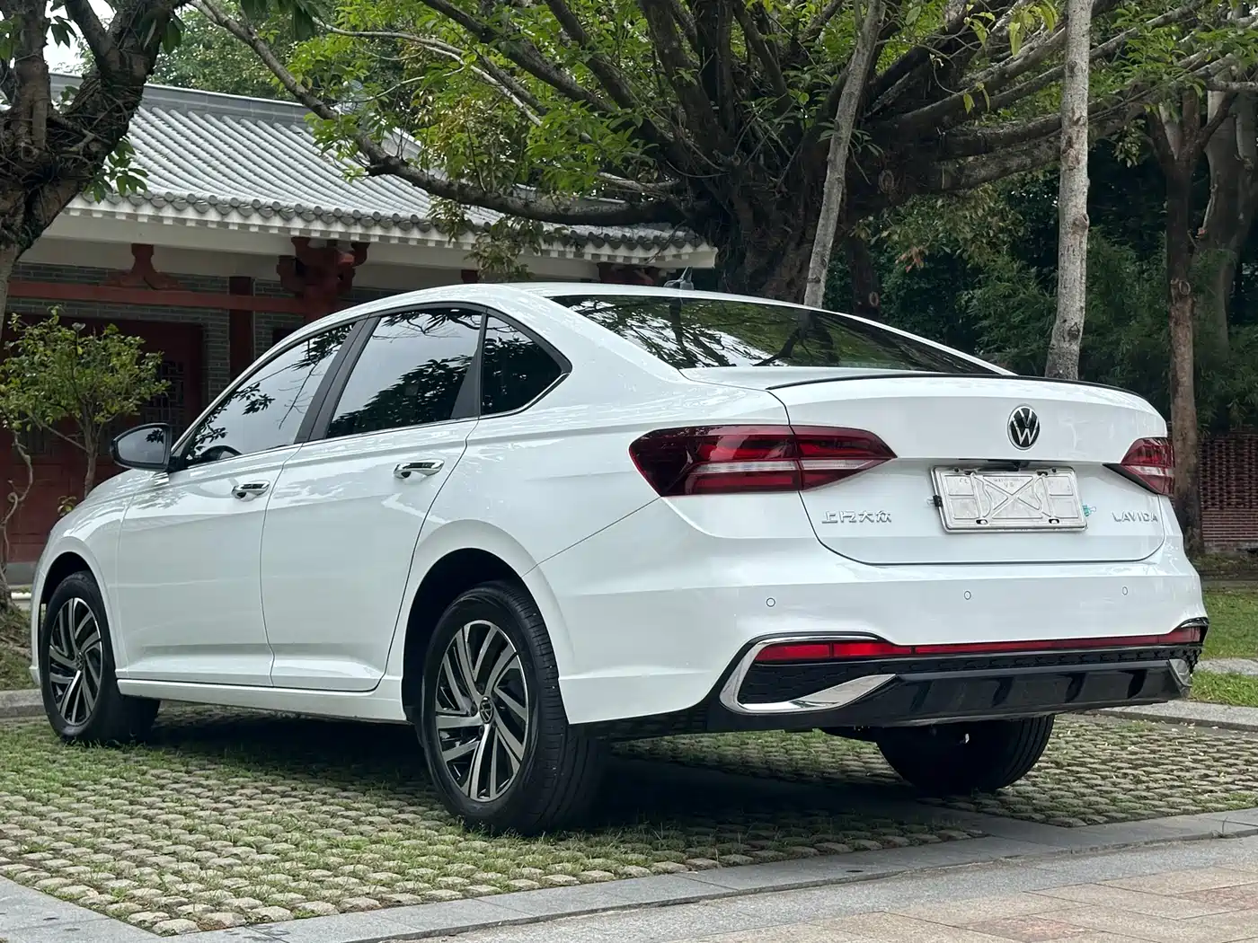 Volkswagen Lavida 2024 Model 300TSI DSG Starlight Leading Edition фото 9