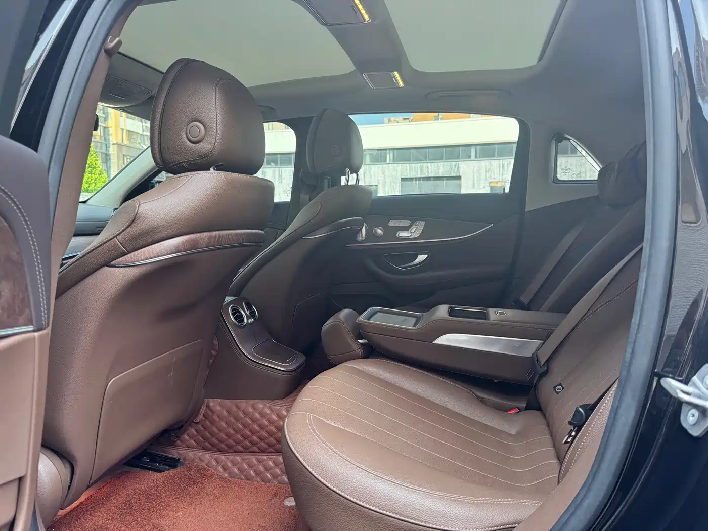 Mercedes-Benz E-Class 2022 Second Facelift E 300 L Luxury фото 6
