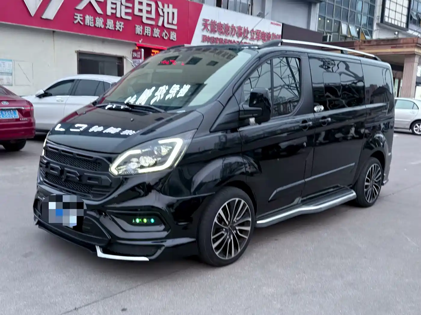 Ford Tourneo 2023 2.0T Automatic Premium Edition фото 2