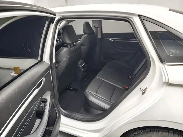 Фото 14 - Geely Emgrand