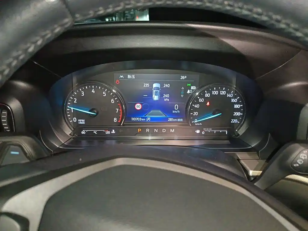 Photo 12 - Ford Explorer