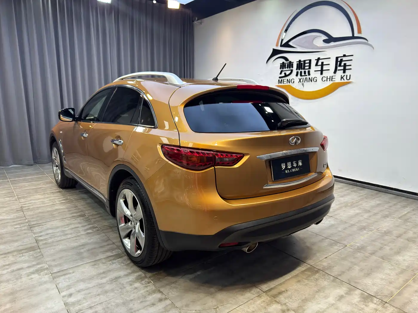 Photo 5 - Infiniti FX