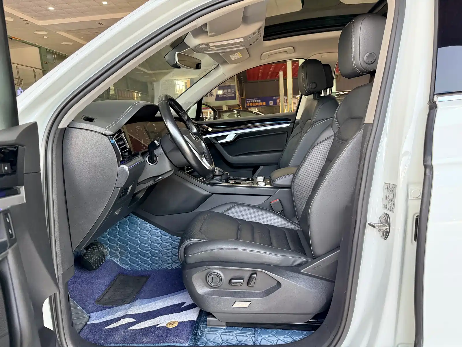 Фото 5 - Volkswagen Touareg