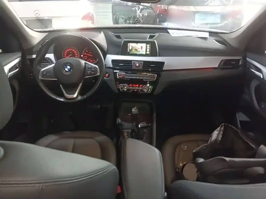 BMW X1 2016 sDrive18Li Premium Model фото 10