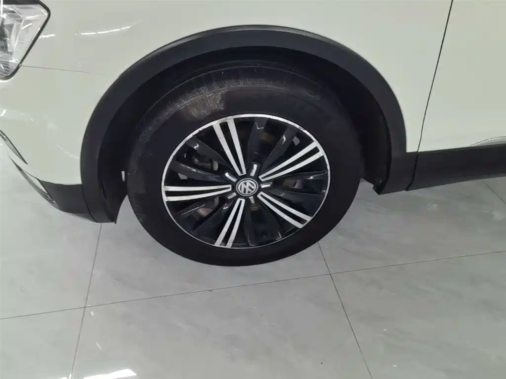 Volkswagen Tiguan L 2019 Facelift 330TSI Auto 2WD Panorama Comfort China VI фото 23
