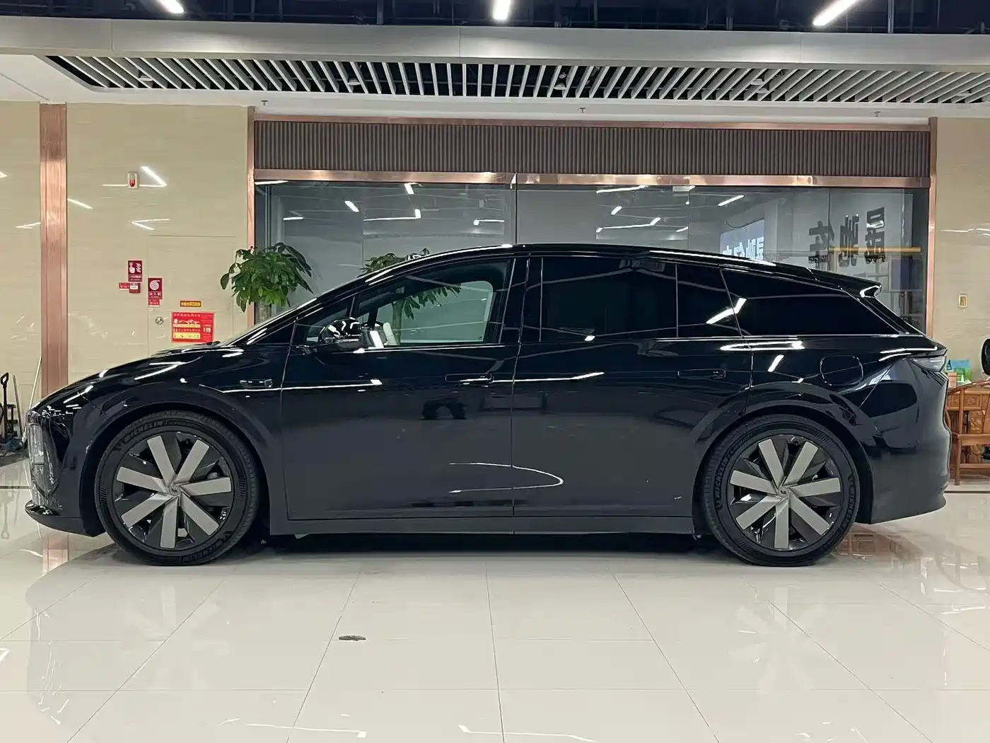 Li Auto i6 2026 2025 4WD Base Model