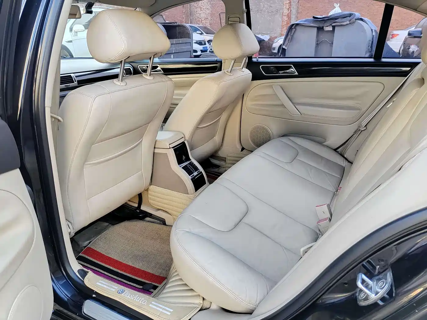 Volkswagen Passat Lingyu 2009 2.0L MFI Automatic Premium фото 7