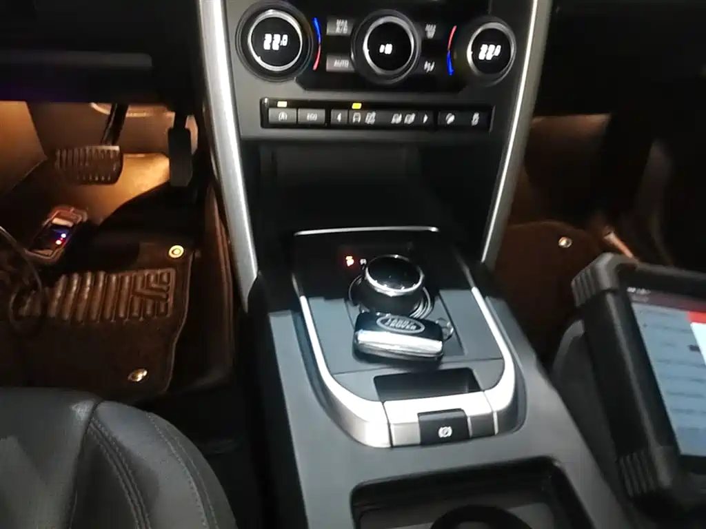 Land Rover Discovery Sport 2017 2.0T SE фото 14
