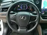 Photo 16 - Lexus ES