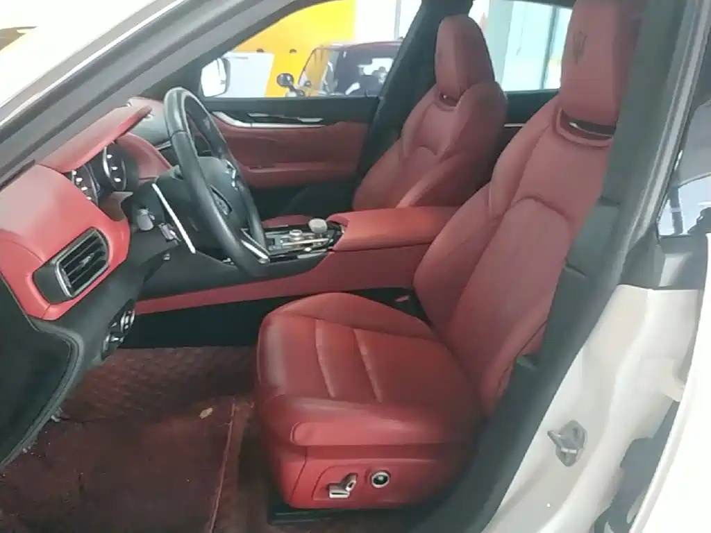 Photo 15 - Maserati Levante