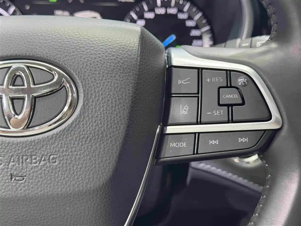 Toyota Highlander 2024 2023 2.5L Smart Hybrid Dual Engine AWD Luxury 7-Seater