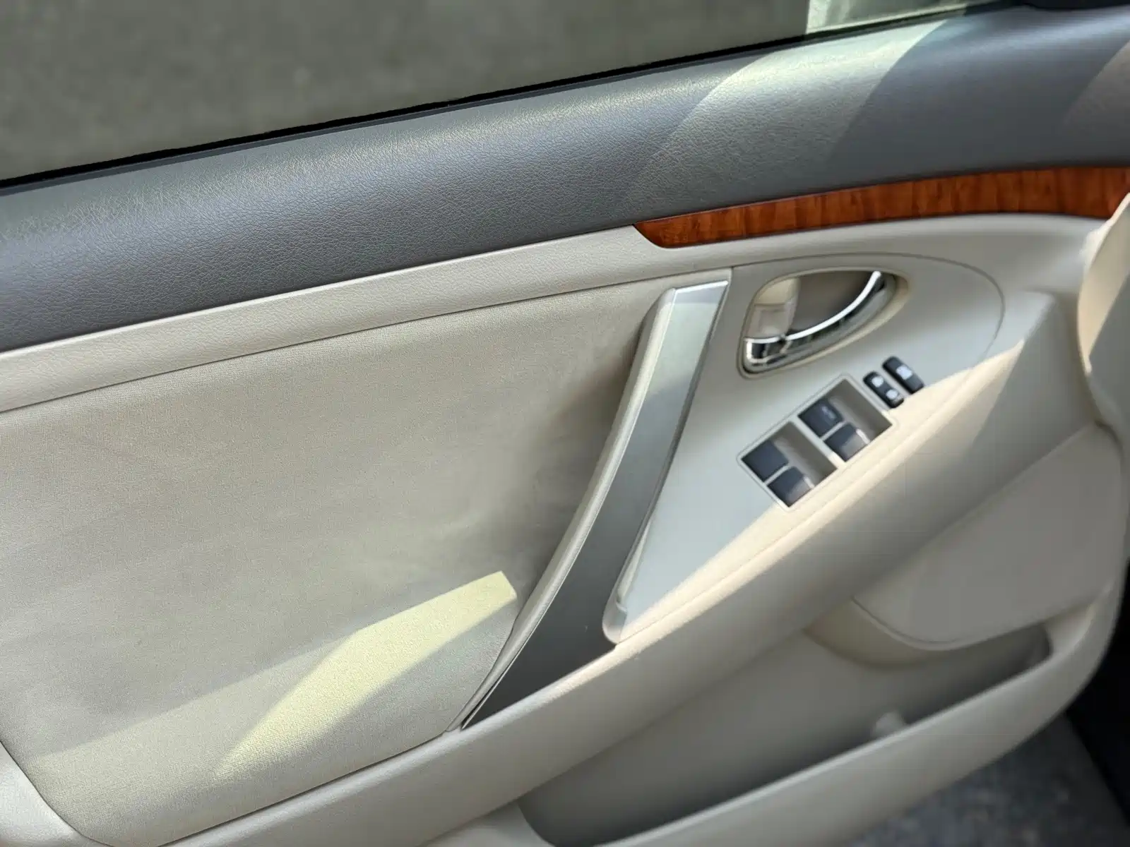 Фото 9 - Toyota Camry