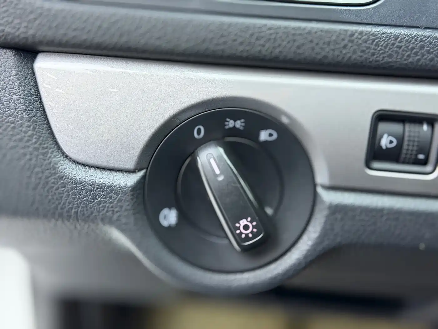 Volkswagen Lavida 2013 1.6L Automatic Trend Edition фото 6