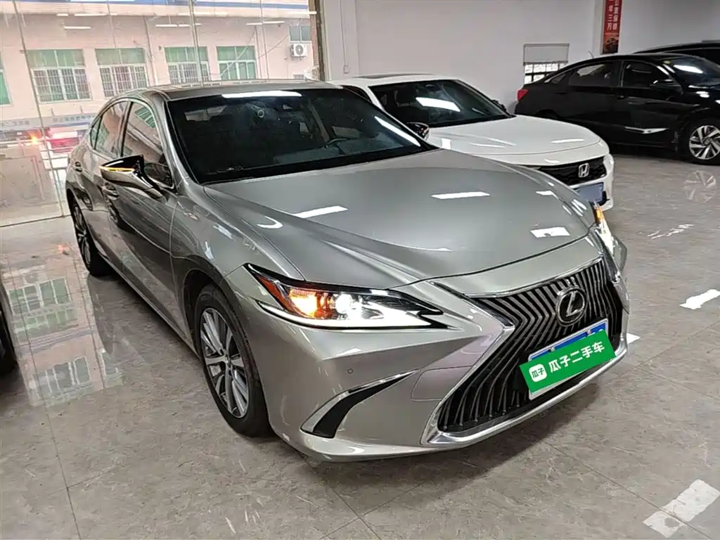 Lexus ES 2018 260 Excellence Edition China VI фото 4