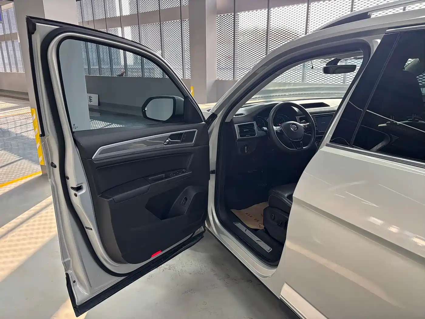 Volkswagen Teramont 2017 530 V6 4WD Luxury Edition фото 11