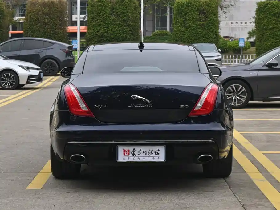 JAGUAR XJ