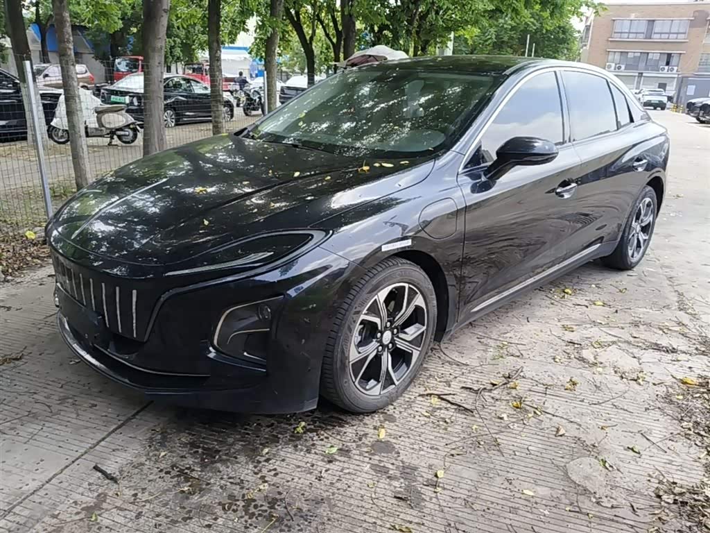Hongqi E-QM5