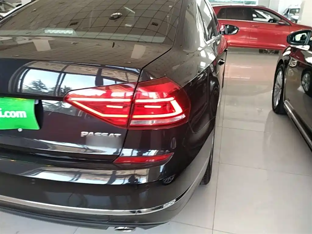 Volkswagen Passat 2017 330TSI DSG Prestige фото 8