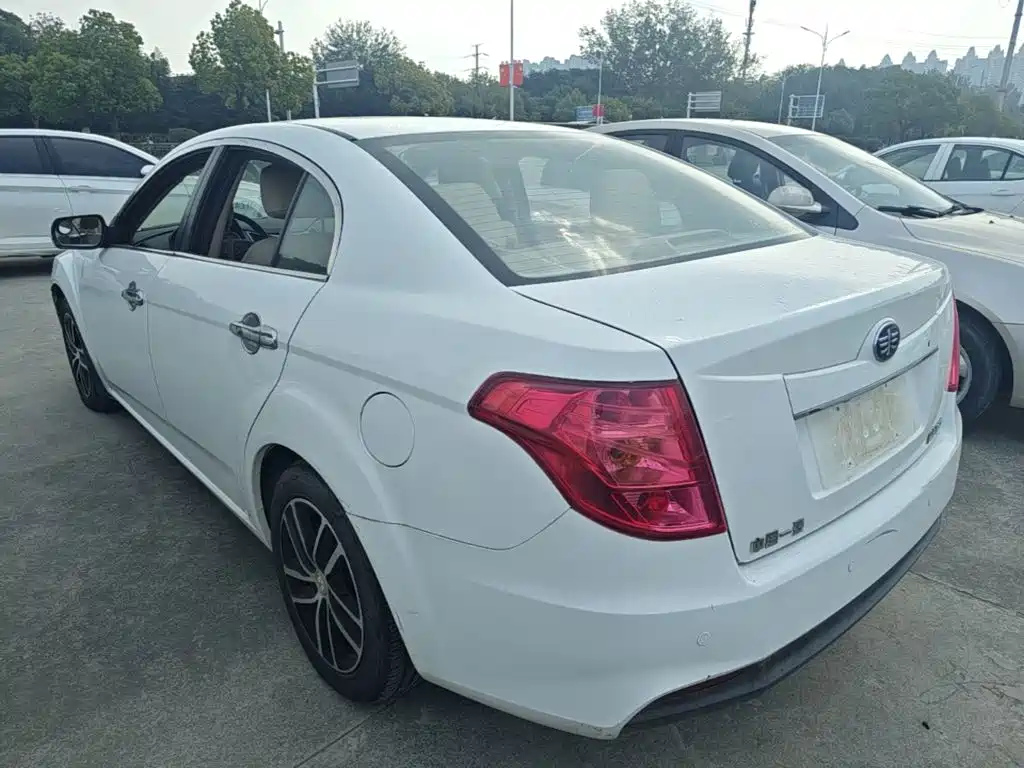 Besturn B50 2015 2013 1.6L Automatic Luxury