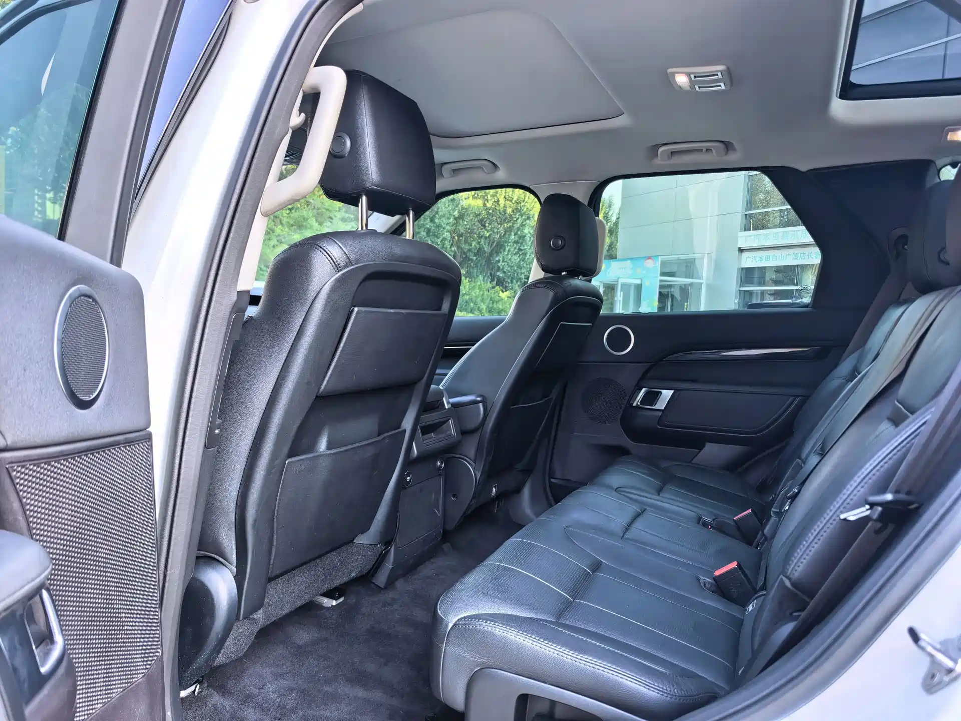 Photo 7 - Land Rover Discovery