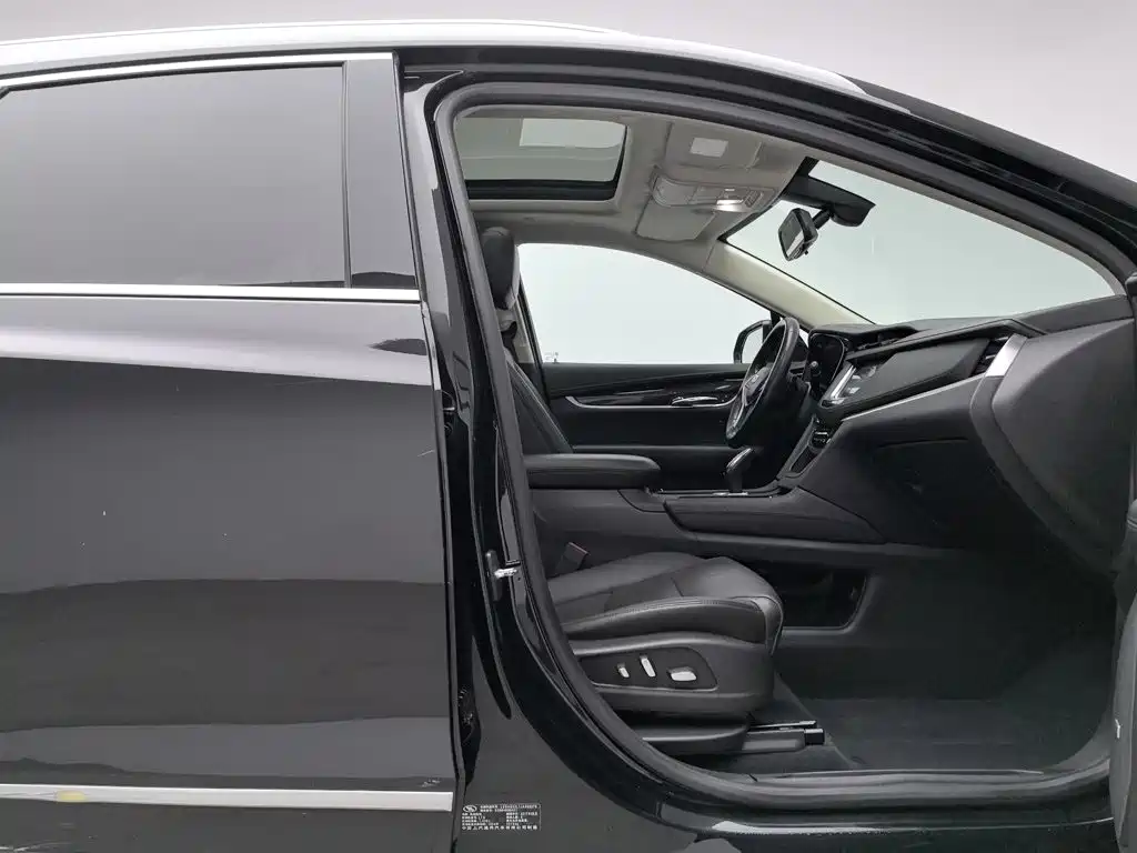 Фото 23 - Cadillac XT5