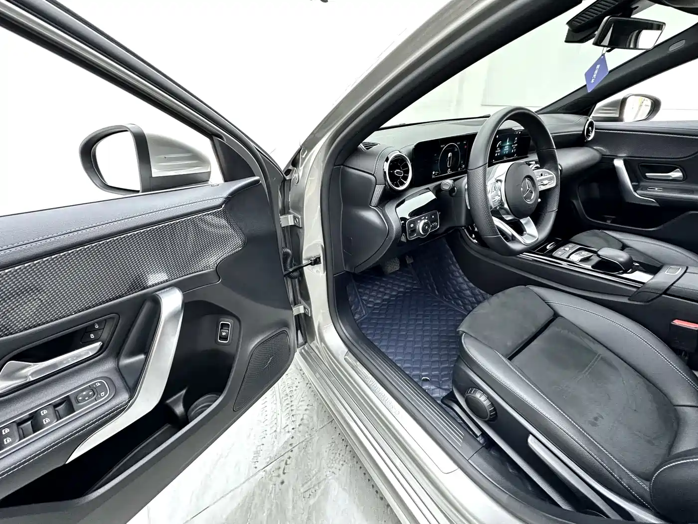 Mercedes-Benz A-Class 2019 A 180 L Sport Sedan фото 5