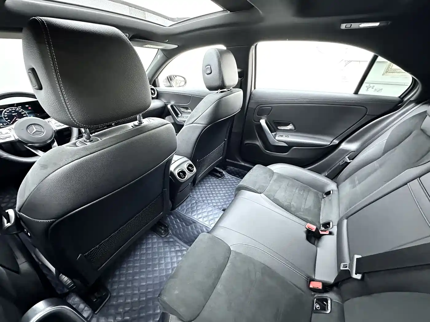 Mercedes-Benz A-Class 2019 A 180 L Sport Sedan фото 11
