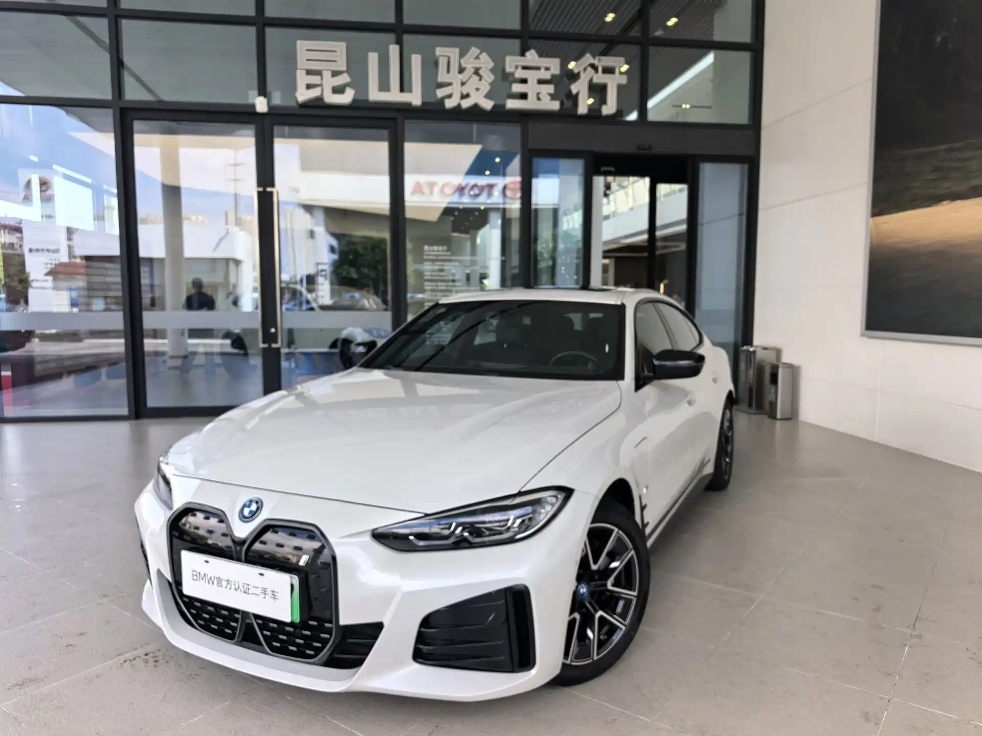 Фото 1 - BMW i4