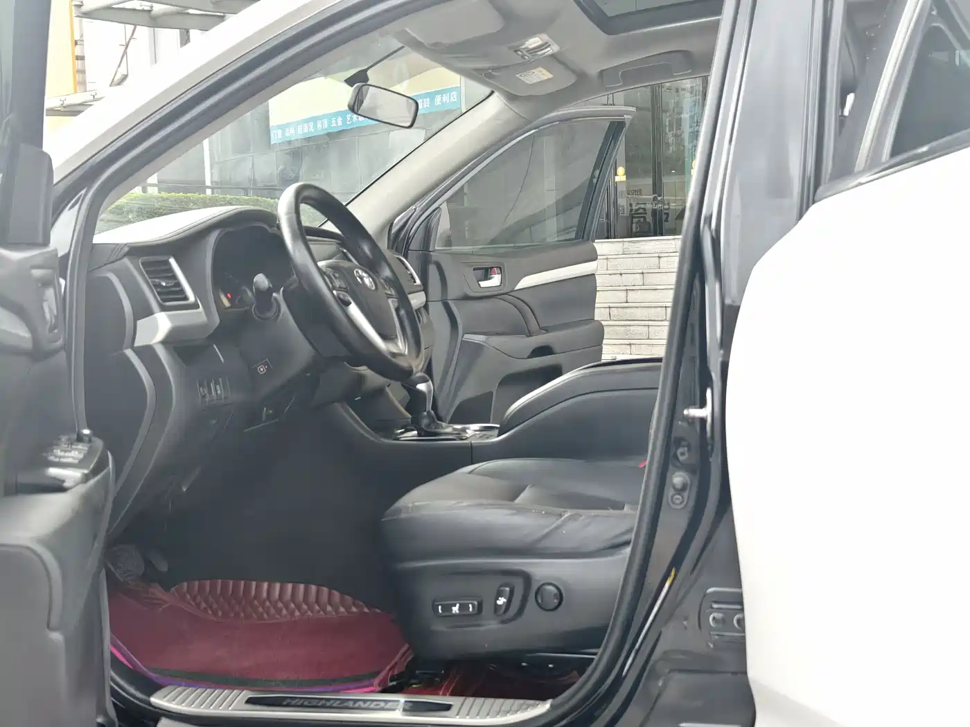 Photo 12 - Toyota Highlander