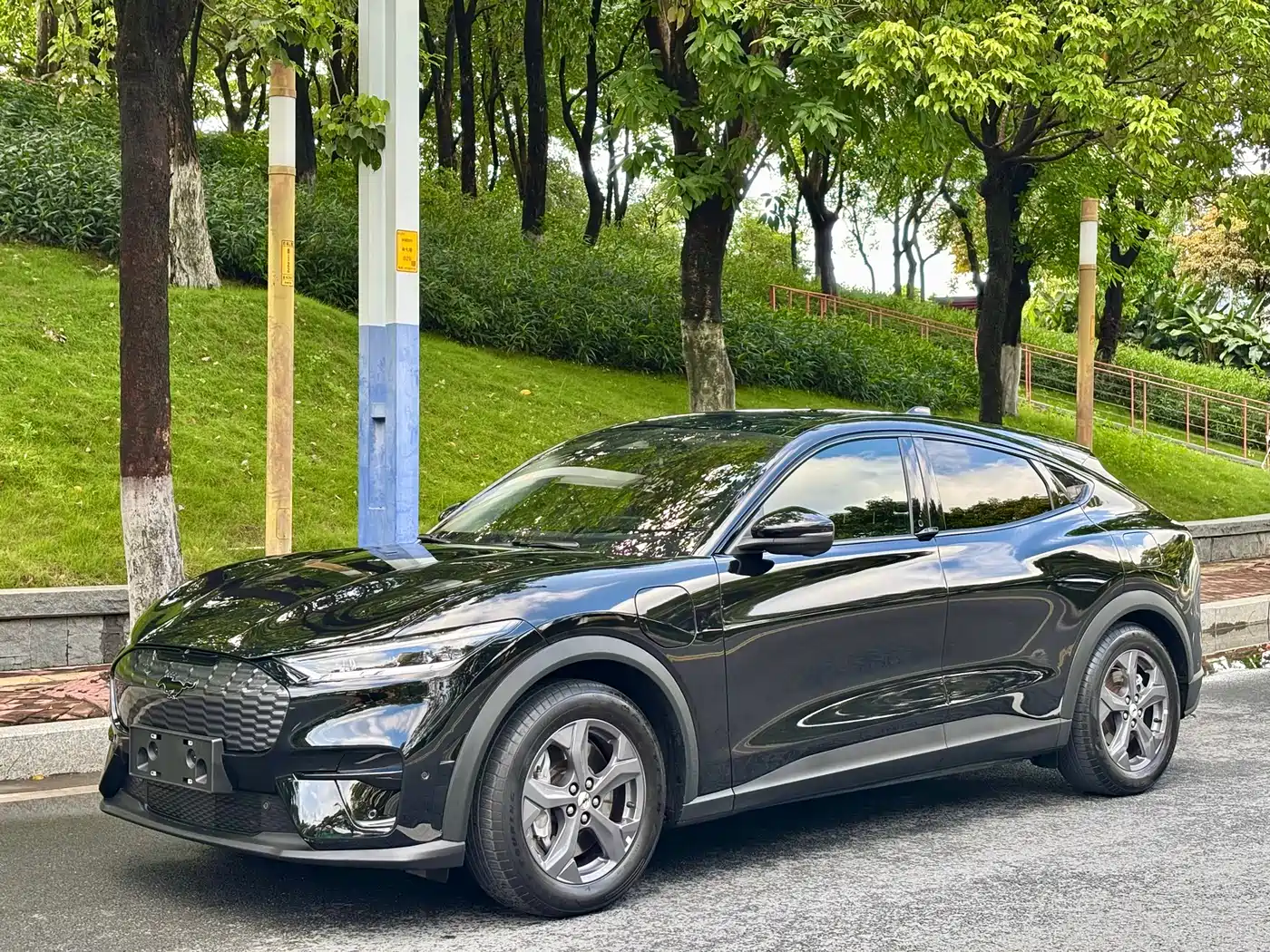 Ford Mustang Mach-E 2021 Leap World RWD (Standard Range)