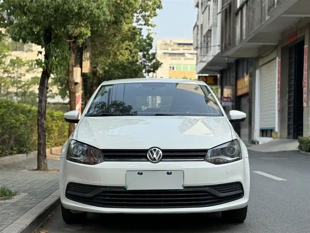Volkswagen Polo 2016 1.4L Automatic Trend фото 2